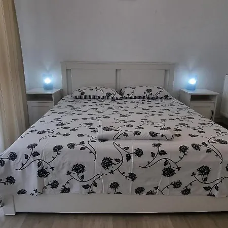 アパート Apartament Mid ナボダリ